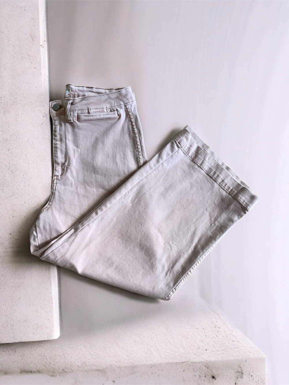 Oat New York Womanโs wide leg cropped jeans
